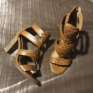 Report women’s heels